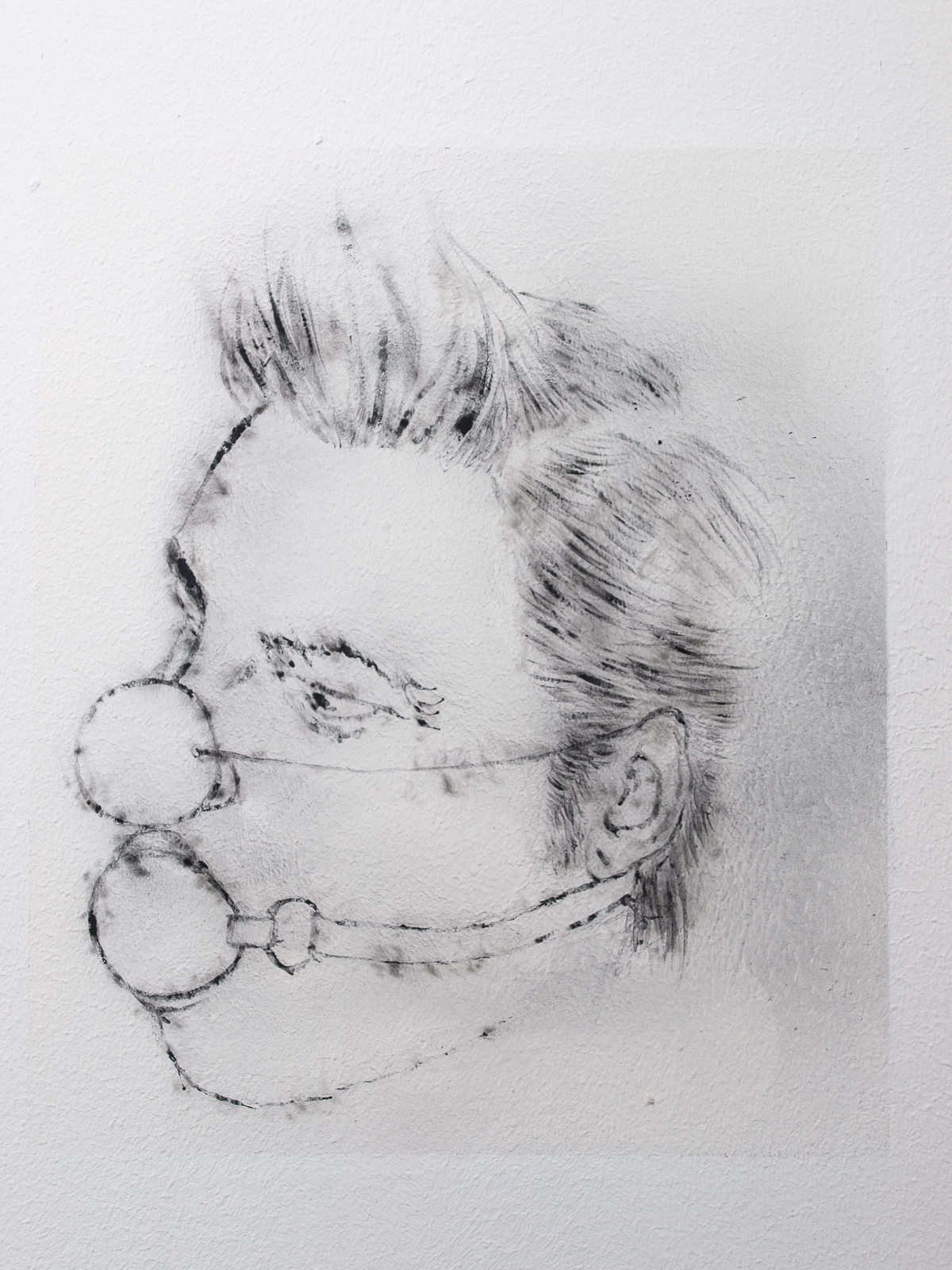 »Double bind«, 2012, wall drawing, onblown graphite dust, spray laquer, 45 x 38 cm