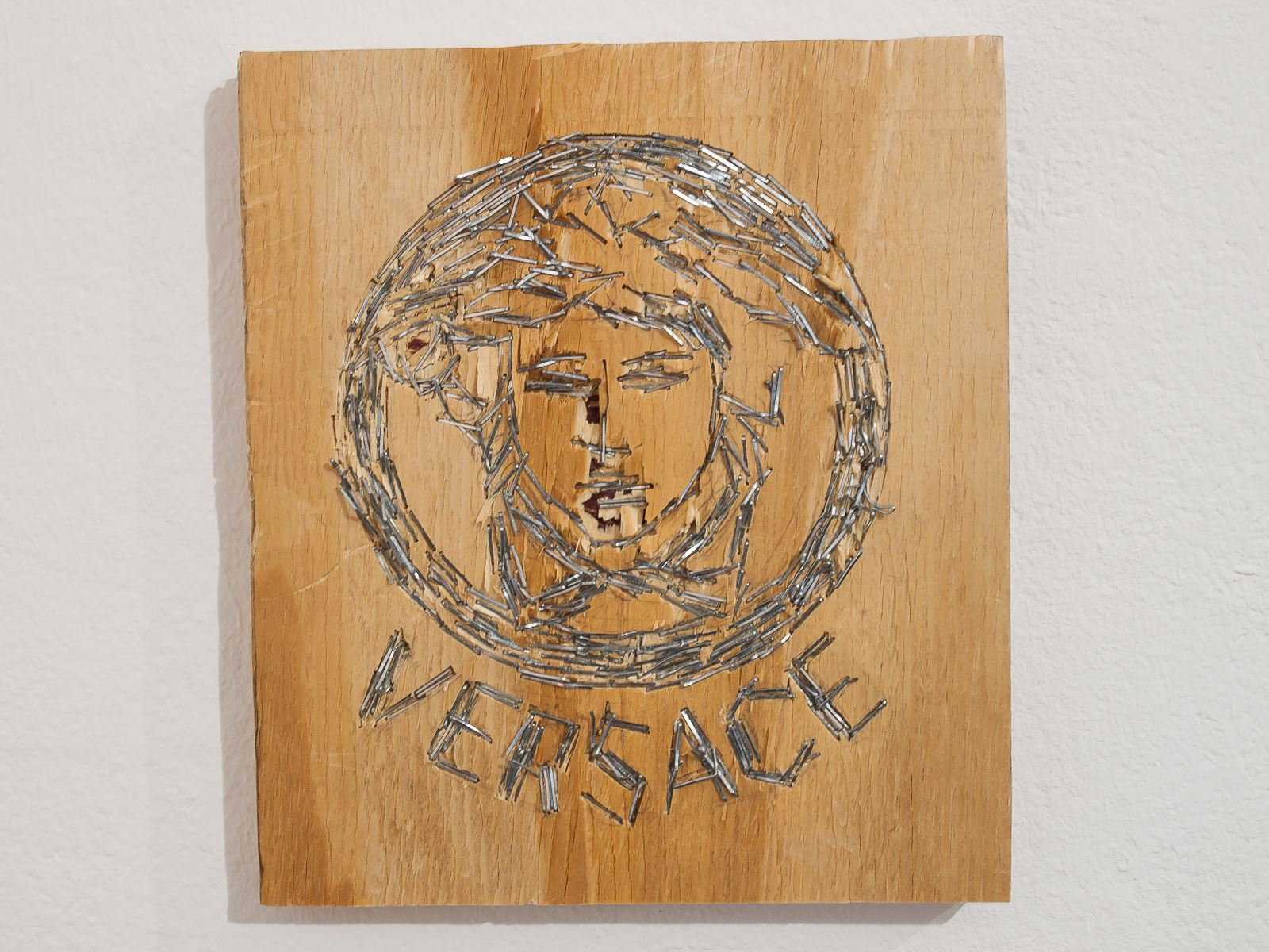 »Stapled Versace«, staples, wood, 21 x 25 x 1.5 cm