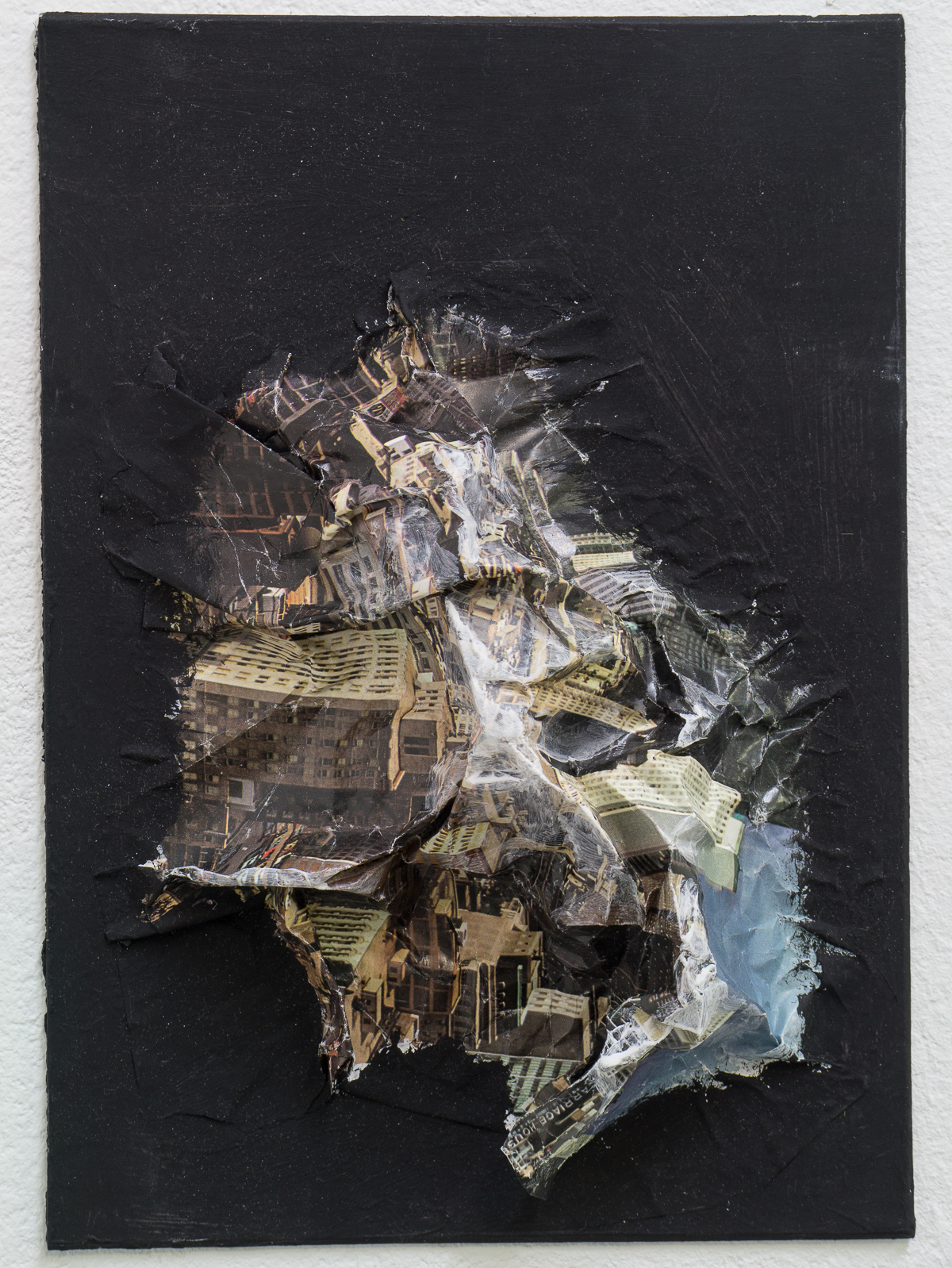 »Public Mountain«, 2014, acrylic, paper, paperboard, 16.4 x 23.1 x 3 cm